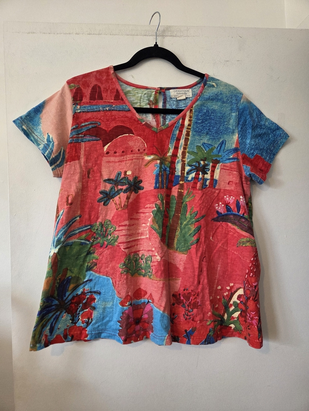 Orientique Australia Colorful Scenic V-Neck Tee